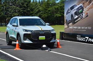 30km/h硬碰242mm障礙，TIGGO7 CSH墨西哥電池刮底挑戰無懼「硬傷」