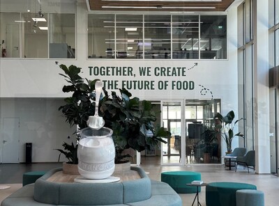 Unable to view the image, Please provide a valid URL.