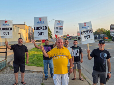 Unifor Local 195 members in Windsor after being locked out by Titan Tool & Die on August 11, 2025, following the company’s sweeping concession demands and removal of equipment from the plant. (CNW Group/Unifor)