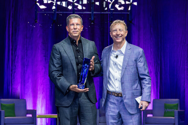 The Aspen Group CEO Bob Fontana Wins Award