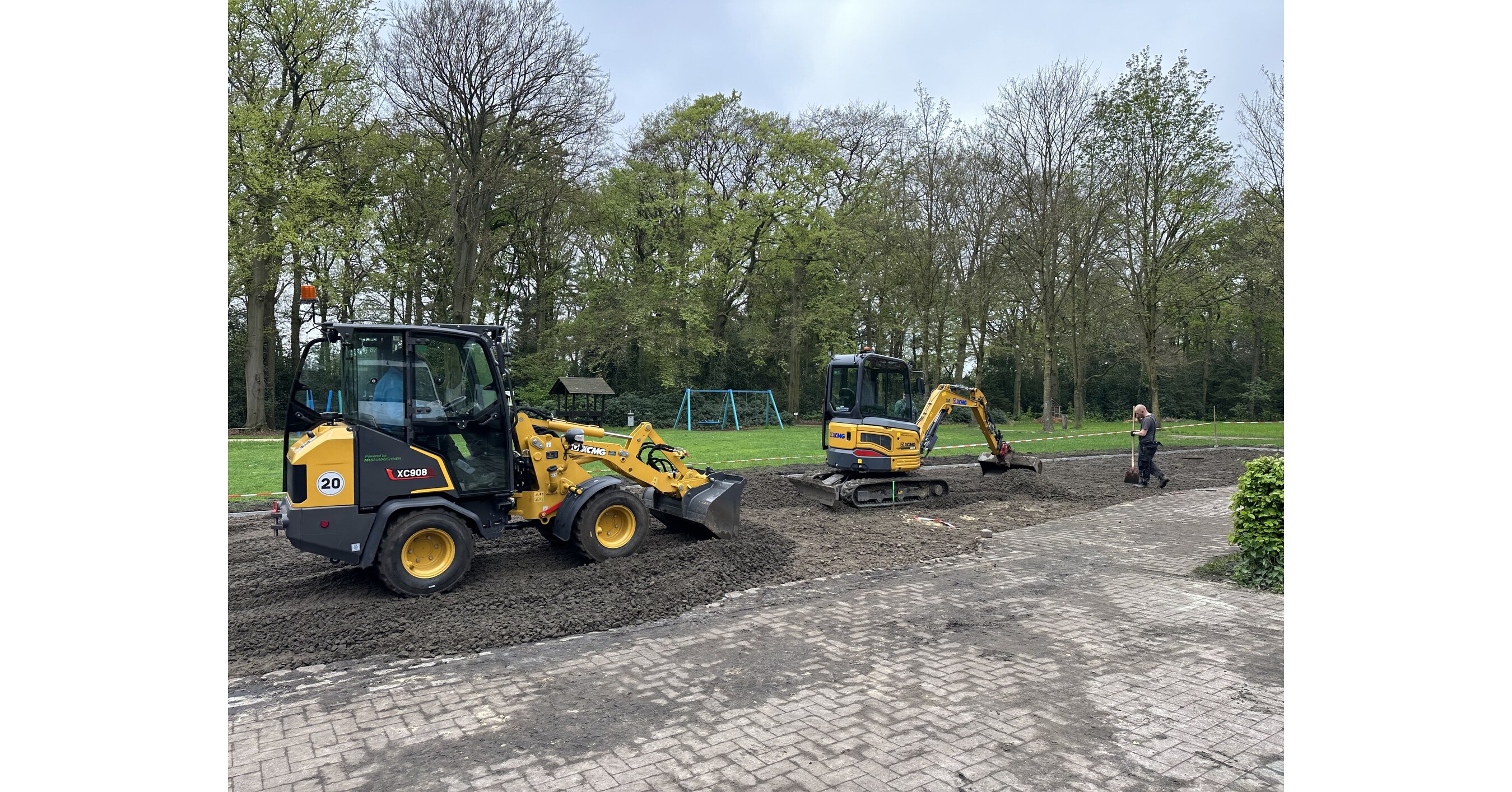 XCMG livre un lot de chargeuses hydrostatiques compactes au march&eacute; europ&eacute;en