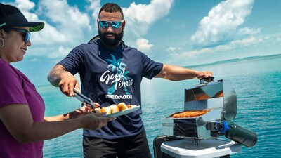 Sea-Doo Switch accessories go into high gear to help facilitate even more family memories starting with the BBQ Table with LinQ Lite that kicks lunch options up a notch. (CNW Group/BRP Inc.)