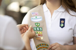 Casi 3,000 Girl Scouts son reconocidas con el Gold Award por su trabajo innovador en bienestar mental, STEM (ciencia, tecnología, ingeniería y matemáticas), y más.