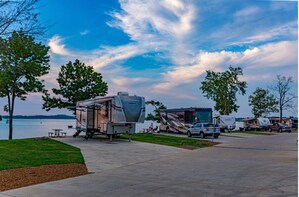 Blue Water and Vivian Health Launch Exclusive Housing Discount Program for Traveling Nurses
