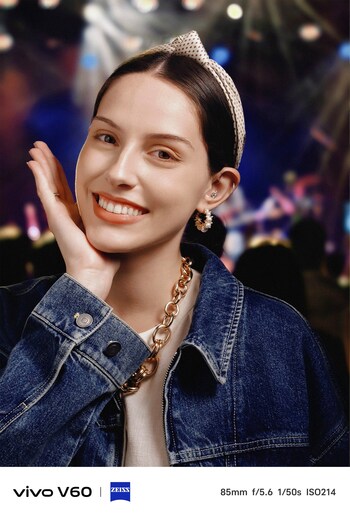 vivo V60 features 85 mm Portrait to capture the emotion of special occasions with stunning clarity and creamy bokeh. vivo V60 features 85 mm Portrait to capture the emotion of special occasions with stunning clarity and creamy bokeh.