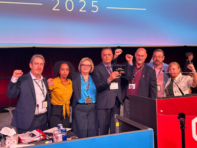 Palestinian Journalists’ Syndicate recipient of Unifor’s Nelson Mandela Human Rights Award (CNW Group/Unifor)