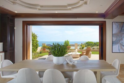 Dining area at 3300 Ocean Blvd.