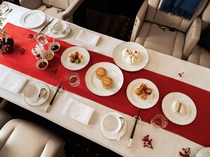 維思達公務機呈獻高空 45,000 呎中秋節月餅及特調雞尾酒體驗