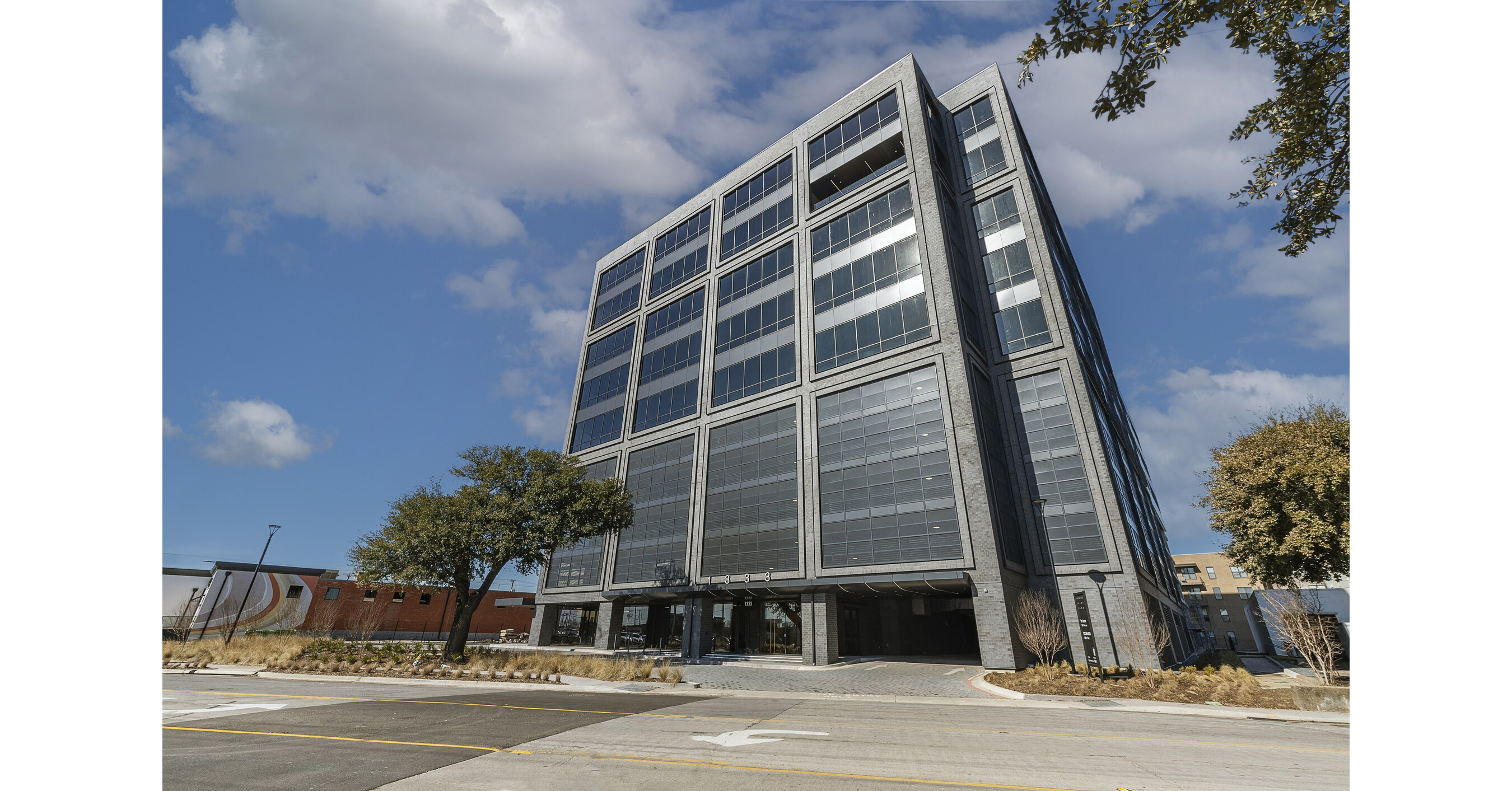 HFI Capital Management Acquires 1333 Oak Lawn, Rebrands as “The Capital Design District”