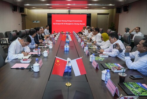 the high-level Indonesian delegation visits SUS ENVIRONMENT's Jiaxing WtE project (PRNewsfoto/Shanghai SUS Environment Co., Ltd.)