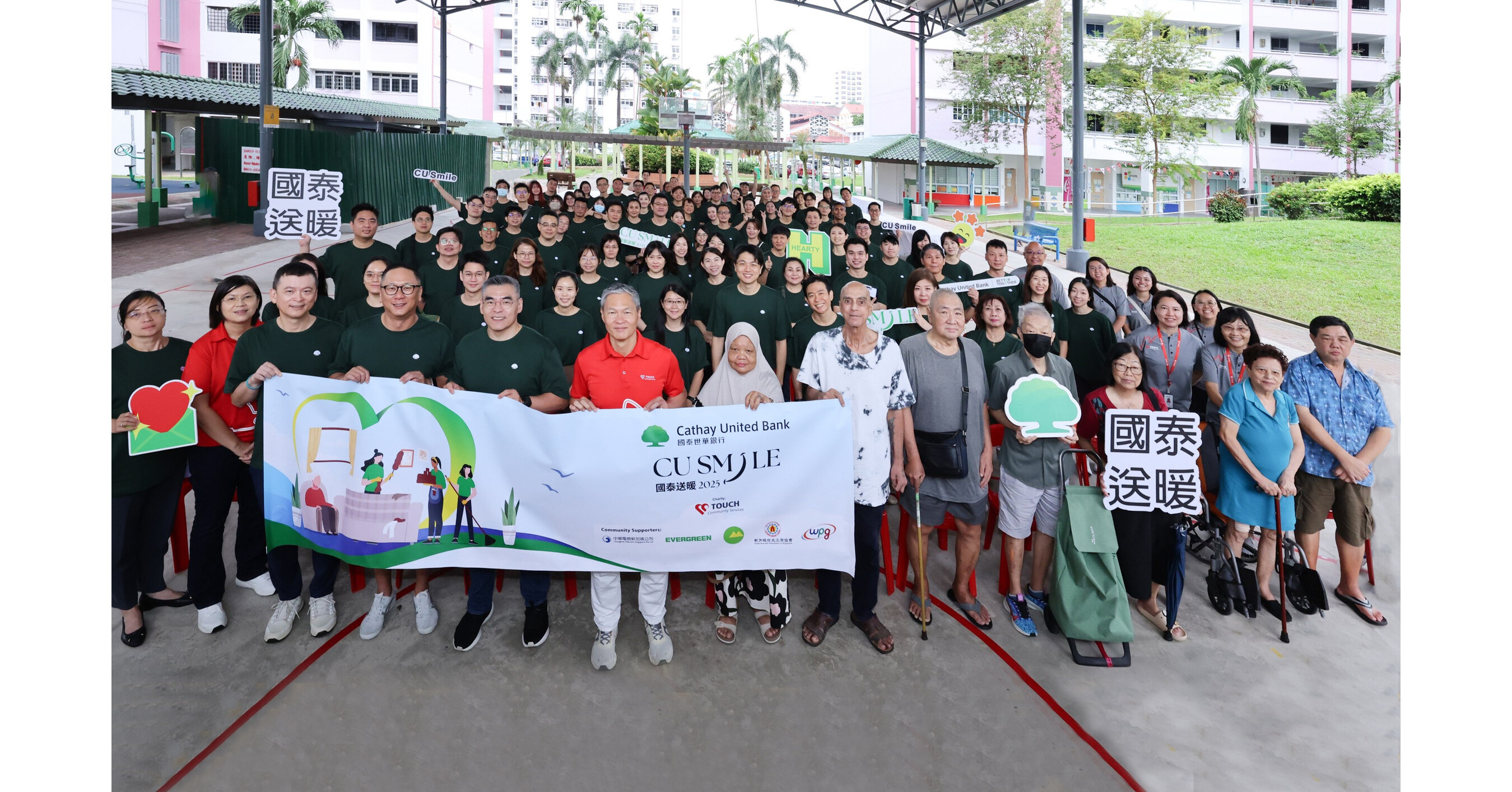Kantor Cabang Cathay United Bank di Singapura Gelar Hari CSR "CU Smile" demi Membantu Warga Senior