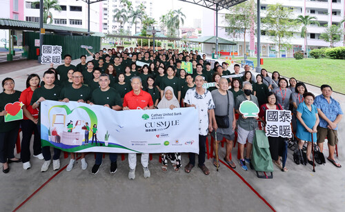 Cathay United Bank Singapore Branch held its second “CU Smile” CSR Day, gathering nearly 100 employees and Taiwanese enterprise representatives to volunteer and refurbish seniors’ homes.(Photo provided by Cathay United Bank) (PRNewsfoto/Cathay United Bank)