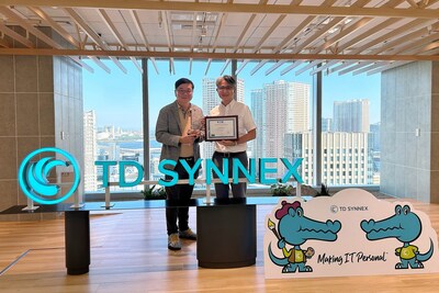 左：Eaton・エレクトリック事業東アジア担当 バイスプレジデント兼ゼネラルマネージャー ジミー・ヤム 氏; 右：TD SYNNEX代表取締役社長 國持重隆 氏
