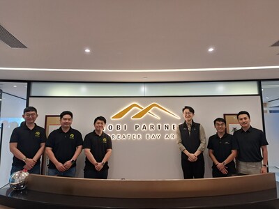 From Left: Songyan Ho (CTO, RushOwl), Kris Lee (COO, RushOwl), Shin Ng (CEO, RushOwl), Chibo Tang (Managing Partner, Gobi Partners), Jimmy Ng (Senior Director, Gobi Partners), Fred Li (Managing Director, Gobi Partners) (PRNewsfoto/RushOwl)