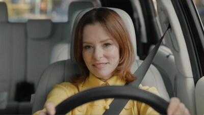 Palisade Hybrid Ad Featuring Parker Posey