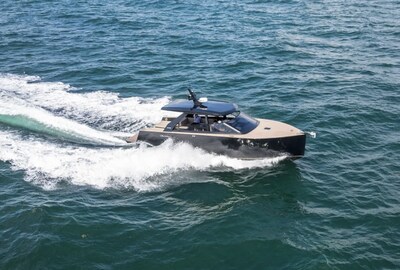 Powered by a robust Cummins QSB 6.7 inboard engine, the Col delivers an impressive 480 horsepower, allowing for a cruising speed of 25 knots and a maximum hull speed of 30 knots.