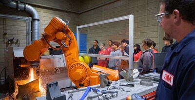 Picture: Students observe as a 3M expert demonstrates robotic grinding. Picture: Students observe as a 3M expert demonstrates robotic grinding.