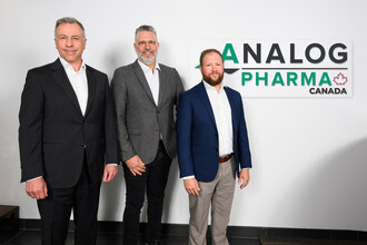 Éric Gervais, Président, GPD, Dany Hallé, Vice-président, Affaires commerciales, GPD, Frank Olivier Labelle, Directeur associé, Analog Pharma Canada (Groupe CNW/Analog Pharma Canada)