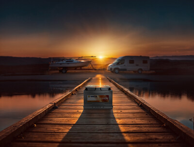 VARTA lithium-ion batteries for leisure and adventure: Reliable power for motorhomes and boats - even at sunset by the water. VARTA lithium-ion batteries for leisure and adventure: Reliable power for motorhomes and boats - even at sunset by the water.
