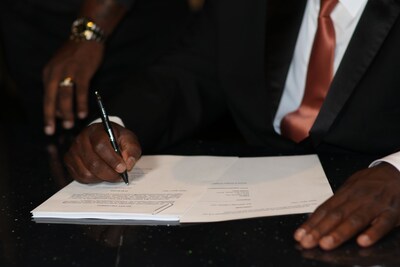 James E Thomas Contract Signing 1