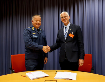 Gen. Ylitalo of the Finnish Defense Forces and Seppo Aaltonen, ICEYE VP for Nordics & NATO, at the signing ceremony on Sept. 8, 2025. Gen. Ylitalo of the Finnish Defense Forces and Seppo Aaltonen, ICEYE VP for Nordics & NATO, at the signing ceremony on Sept. 8, 2025.