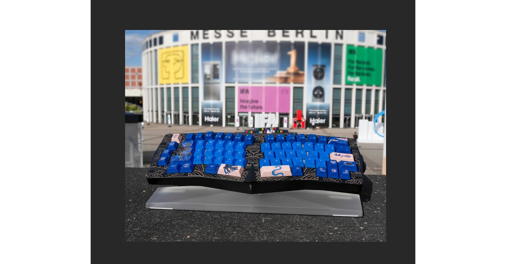 Akko predstavuje na veľtrhu IFA 2025 kl&aacute;vesnicu &bdquo;Year of the Snake a ur&yacute;chľuje glob&aacute;lnu strat&eacute;giu magnetick&yacute;ch sp&iacute;načov