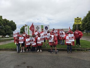 Women daycare workers on strike for full-time hours at Munro Academy