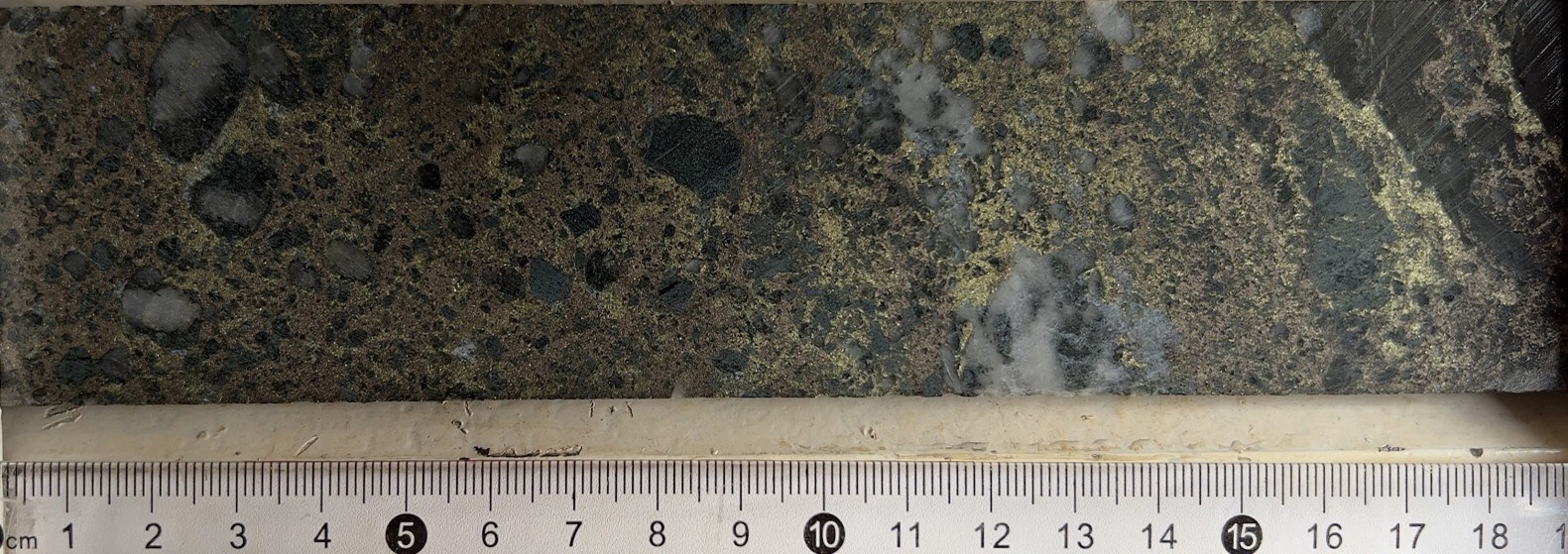 Figure 7: Cu-Ni mineralization in drill hole DDH2516T007 (72.0m to 72.45m depth). Results pending. (CNW Group/Bravo Mining Corp.) Figure 7: Cu-Ni mineralization in drill hole DDH2516T007 (72.0m to 72.45m depth). Results pending. (CNW Group/Bravo Mining Corp.)