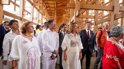 President of Colombia, Gustavo Petro, and Carmen Caballero, President of ProColombia, the promotion agency of the country.