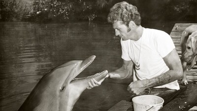 Pictured here, Rick O'Barry and beloved Flipper (CNW Group/The Parkside Hotel & Spa Ltd.)