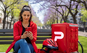 PedidosYa lanza programa de formación para repartidores en colaboración con Microsoft e IBM