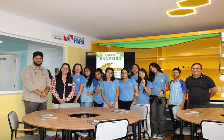Estudiantes y profesores en una escuela pública de Pará, Brasil