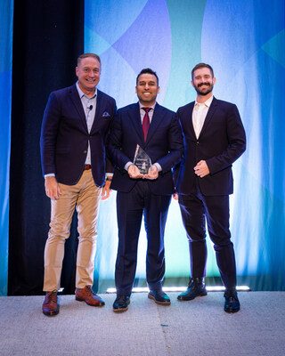 TELUS was presented with the OneTrust Innovation Award on September 9 during OneTrust’s TrustWeek event in New York City. (CNW Group/TELUS Communications Inc.)