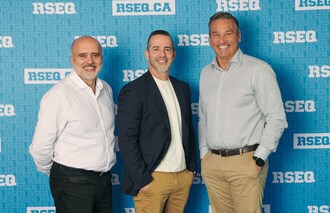 Gustave Roel (Chef de la direction du RSEQ), Michel Gagné (Président-Directeur général de Repas WeCook), et Stéphane Boudreau (Directeur général du RSEQ) (Groupe CNW/WeCook meals)