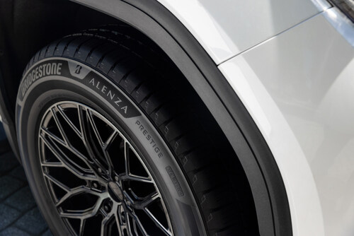 The Alenza Prestige tire features a new, refined tread pattern and Bridgestone’s ENLITEN™ Technology for an effortlessly luxurious driving experience.