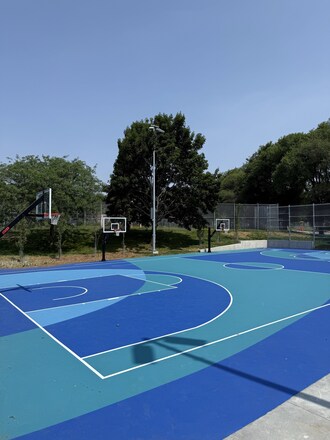 Nouveau terrain de basketball au parc Grovehill (Groupe CNW/Arrondissement Lachine (Ville de Montréal))