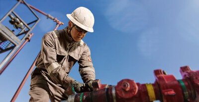 The V-Gard H2 Full Brim Safety Helmet is the latest addition to MSA Safety’s industry-leading head protection portfolio. Meeting ANSI Type II certification, it includes an integrated chinstrap for enhanced protection against lateral impacts and is compatible with nearly all V-Gard® accessories. It’s designed for additional sun and debris protection and features quick and easy customization options for existing and new logos.