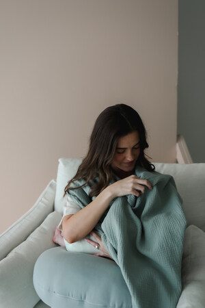 Snuggle Me® Organic Expands Collection with New Nursing Cover and Crib Sheets in Signature Organic Fabric