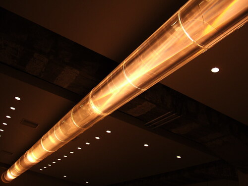 Researchers have demonstrated a fiber Bragg grating for high-quality and flexible wavelength filtering of broadband optical signals