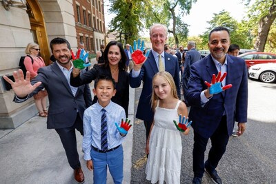 (left to right) John Guastaferro, executive director, Hyundai Hope on Wheels, Jackson Trinh, national youth ambassador, Hyundai Hope on Wheels, Claudia Márquez, chief operating officer, Hyundai Motor America, Kevin Reilly, vice chair, Hyundai Hope on Wheels, Emmy Cole, national youth ambassador, Hyundai Hope on Wheels, Randy Parker, president and CEO, Hyundai Motor North America at Georgetown Lombardi Comprehensive Cancer Center in Washington, D.C., on Sept. 2, 2025 (Photo/Hyundai)