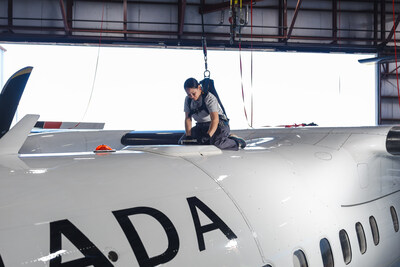 Fast, Free Wi-Fi sponsored by Bell on flights from Billy Bishop Toronto City Airport to Montréal and Ottawa begins in October, an industry first (CNW Group/Air Canada)