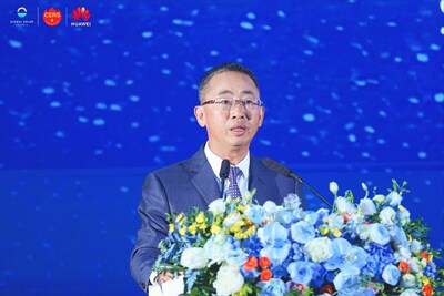 Hou Jinlong, Director of the Board of Huawei, President of Huawei Digital Power, delivering a speech (PRNewsfoto/Huawei) Hou Jinlong, Director of the Board of Huawei, President of Huawei Digital Power, delivering a speech (PRNewsfoto/Huawei)