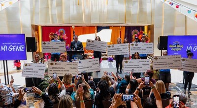 Seminole Hard Rock Tampa presenta $10,000 a 10 organizaciones hispanas locales en el área de la Bahía de Tampa. Credito: Seminole Hard Rock Hotel & Casino Tampa