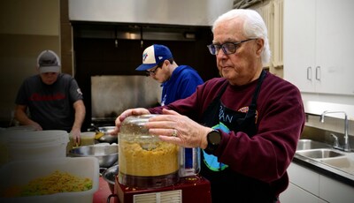 Hope House Guelph CFC offers a range of programs—from free community and seniors’ food markets to The Better Food Company’s affordable, locally sourced meals. (CNW Group/Right To Food)