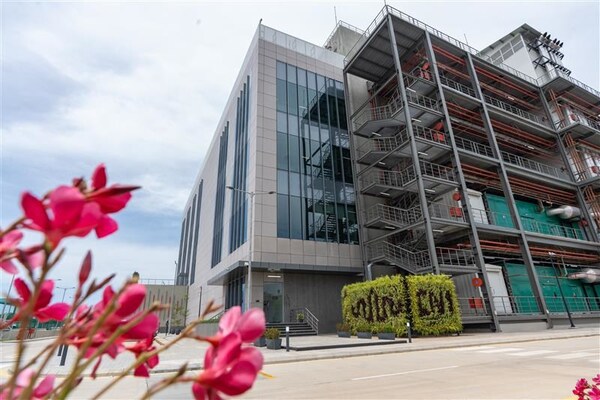 エクイニクスのCN1 International Business Exchange™ (IBX®) データセンターの外観