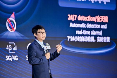 Shawn Zhao, President of the Campus Network Domain at Huawei's Data Communication Product Line, giving a speech (PRNewsfoto/Huawei)