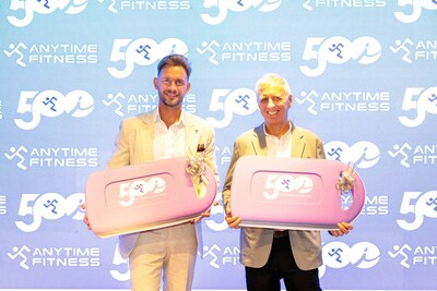 AF Austin Green Malaysia Left to Right: Ryan Cheal - Group Chief Operating Officer Inspire Brands Asia , Peter Gammon – Anytime Fitness Multi Market Franchisee (Singapore and Malaysia) Franchisee of AF Austin Green