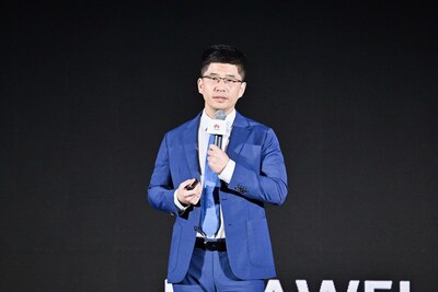 Arthur Wang, presidente del dominio de redes de centros de datos de la línea de productos de Comunicación de Datos de Huawei, pronuncia un discurso de apertura (PRNewsfoto/Huawei)