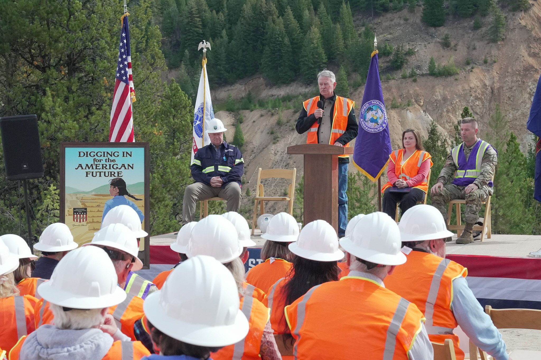 Jon Cherry, Idaho Governor Brad Little, U.S. Department of Agriculture Deputy Undersecretary Kristin Sleeper, and Maj. Gen. John T. Reim (From left to right) (CNW Group/Perpetua Resources Corp.) Jon Cherry, Idaho Governor Brad Little, U.S. Department of Agriculture Deputy Undersecretary Kristin Sleeper, and Maj. Gen. John T. Reim (From left to right) (CNW Group/Perpetua Resources Corp.)