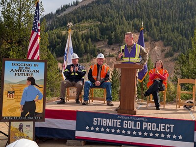 Jon Cherry, Idaho Governor Brad Little, Maj. Gen. John T. Reim, and U.S. Department of Agriculture Deputy Undersecretary Kristin Sleeper (From left to right) (CNW Group/Perpetua Resources Corp.) Jon Cherry, Idaho Governor Brad Little, Maj. Gen. John T. Reim, and U.S. Department of Agriculture Deputy Undersecretary Kristin Sleeper (From left to right) (CNW Group/Perpetua Resources Corp.)